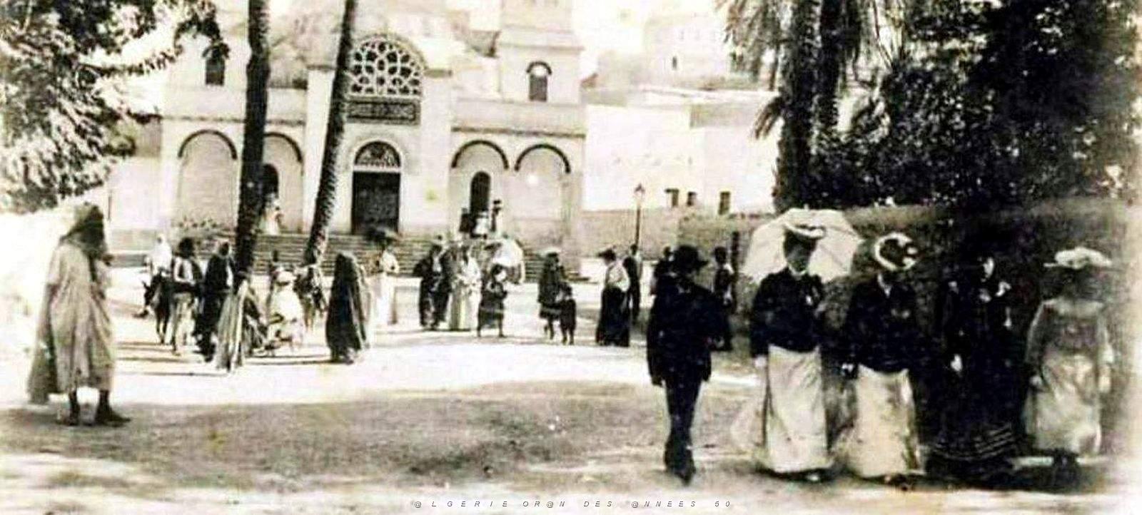 2248- Laghouat - Sortie de l'Eglise2 - 1905.jpg